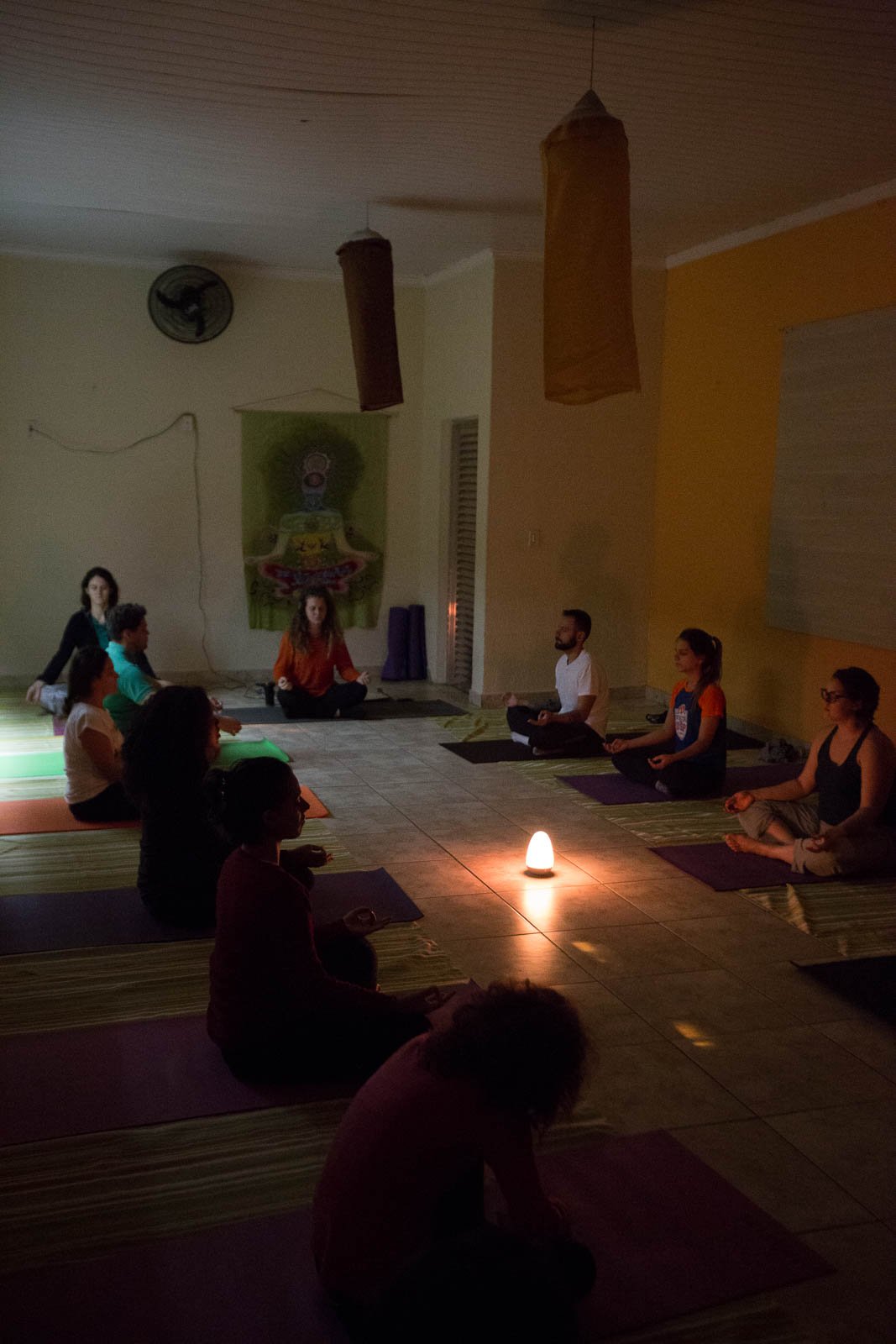 QUINTAS 21:00 - Aula de Yoga via zoom com correção em tempo real via câmera dedicada por Marcela Maia - Image 5
